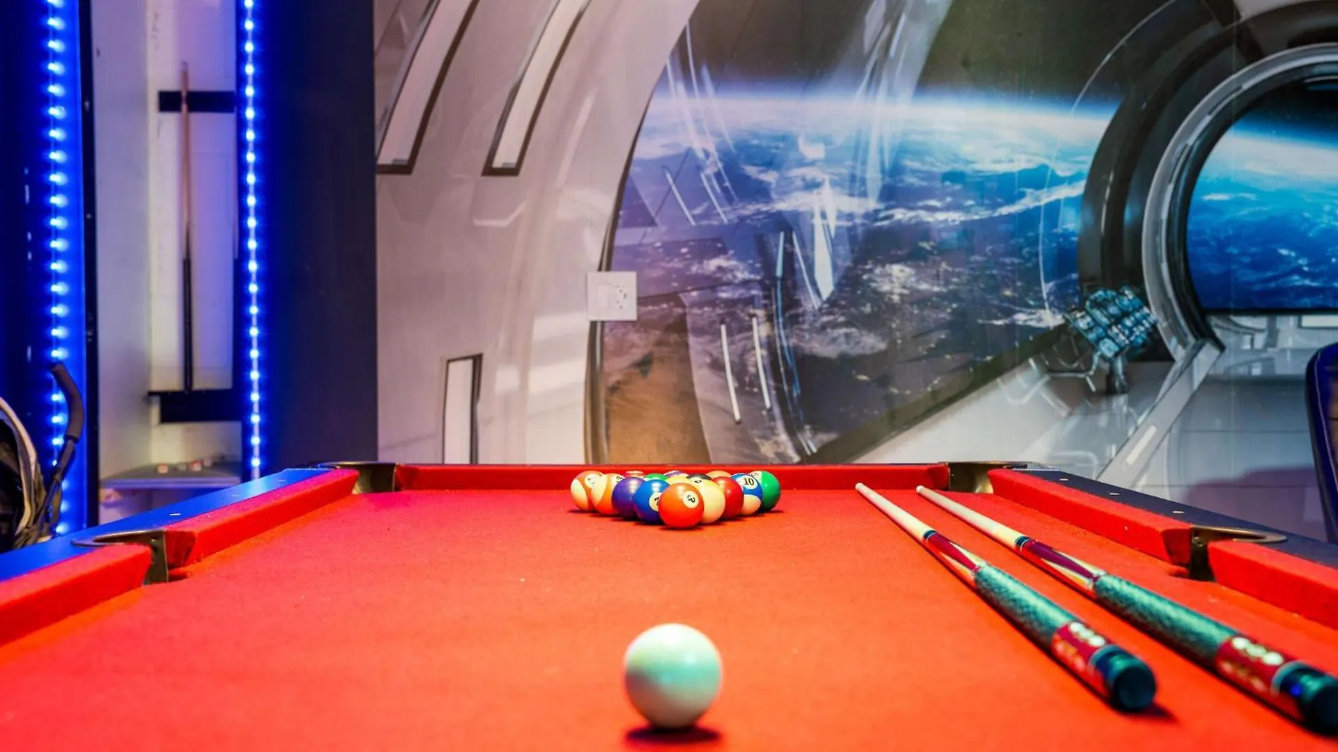 Heated Pool + Hot Tub + Lazy River + Game Room ダベンポート 米国